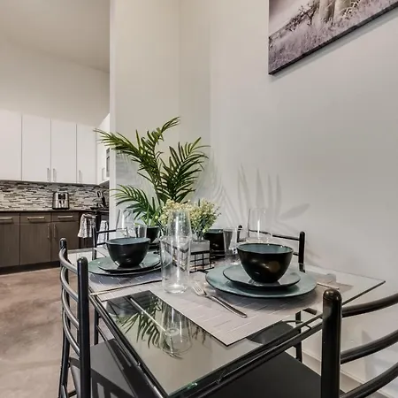 Stylish 2 Bedroom Apartment In Medical District